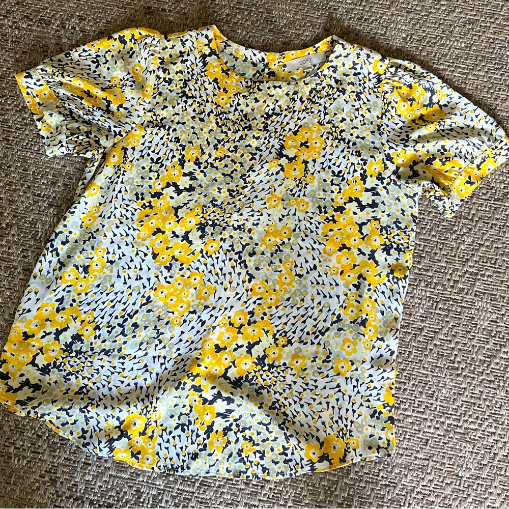 LOFT Yellow, Gray, Blue Floral Short Sleeve Blouse with Puff Sleeves - Size L